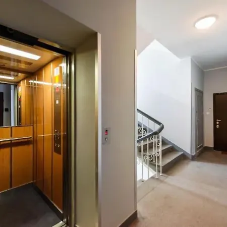 Apartment Cutest With Location *