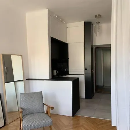 Cutest With Location وارسو