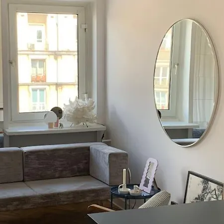 Cutest With Location 华沙